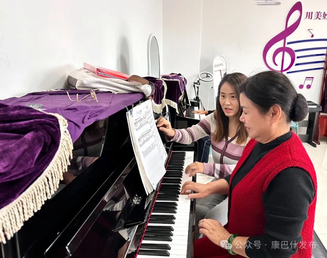 銀發(fā)鋼琴夢 老年大學(xué)里的音樂新篇章